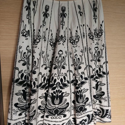 Tempo midi skirt size Small for black and white outfits