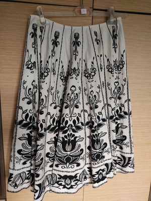 Tempo midi skirt size Small for black and white outfits