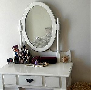 Make Up Table
