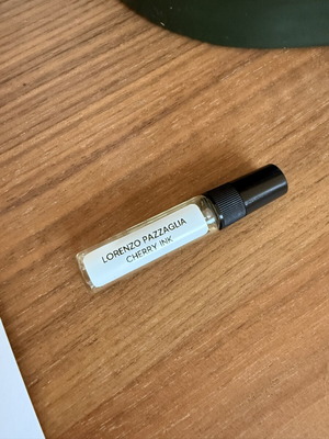 Lorenzo Pazzaglia Cherry Ink 1.5ml κατόπιν παραγγελίας Eau de Parfum
