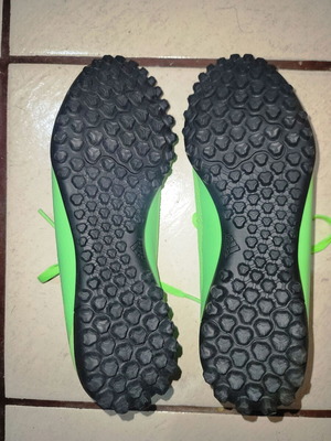 Ποδοσφαιρικά παπούτσια Adidas σχεδόν καινούργια, μέγεθος 39,5, πράσινα