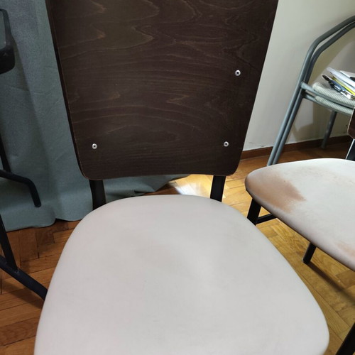 Set of 4 wooden chairs, comfortable and stable