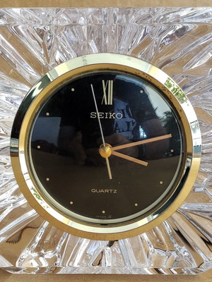 Vintage Seiko Quartz Desk Clock Lead Crystal Japan Ref QZ437S like new