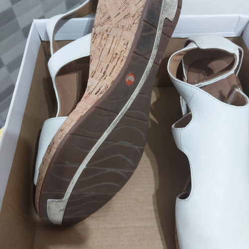 White leather women's sandals like new, size 40, platform style