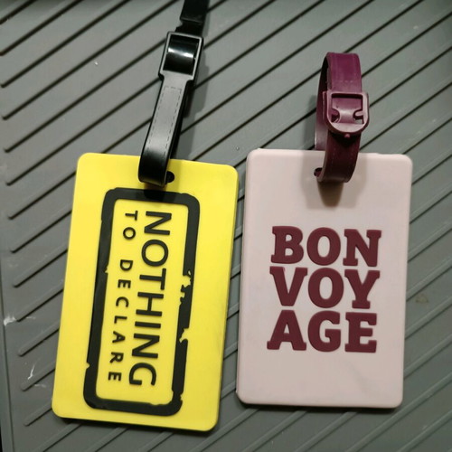 Silicone luggage tags like new with travel messages