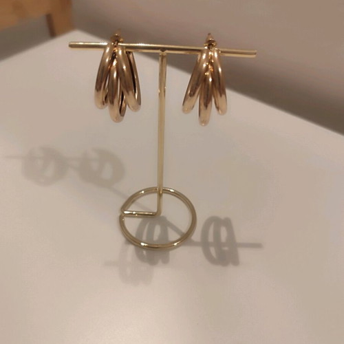 Earrings gold new, very impressive