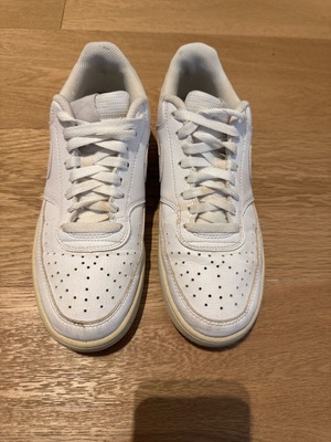 Nike Court Vision Low σαν καινούργιο, άσπρα αθλητικά παπούτσια μέγεθος 41
