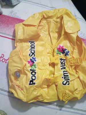 Children's life jacket like new