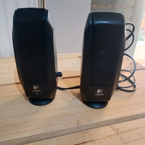 Logitech S-120 speakers used, black