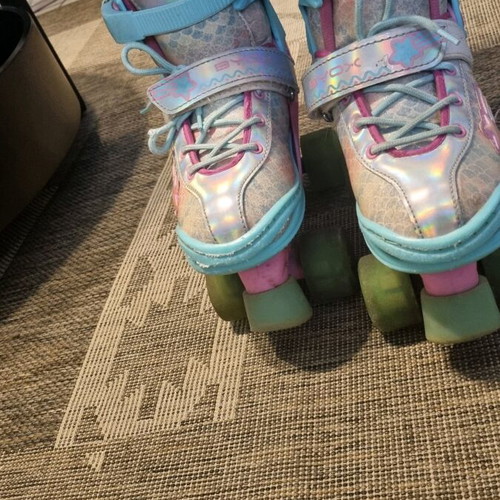 Children's light-up roller skates used with adjustable size 34-37