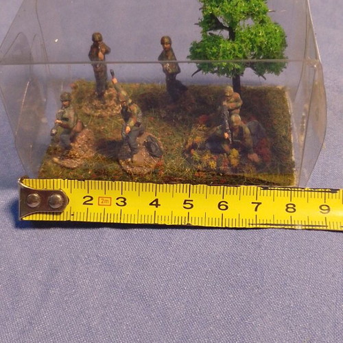 Mini Diorama German Paratroopers World War II scale 1/72 like new
