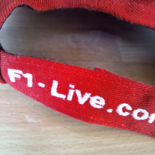 F1-Live.com vintage red baseball cap with laurel embroidery