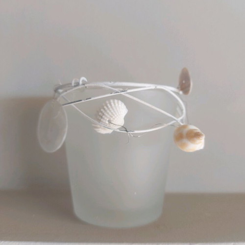 Glass candle holder new with decorative wire wreath and shells