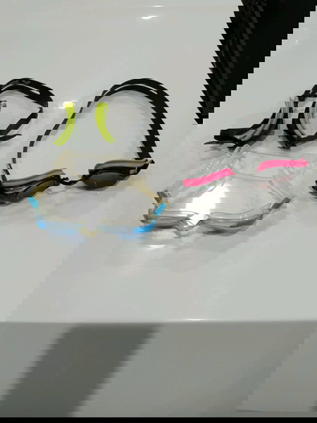 Γυαλιά πισινας