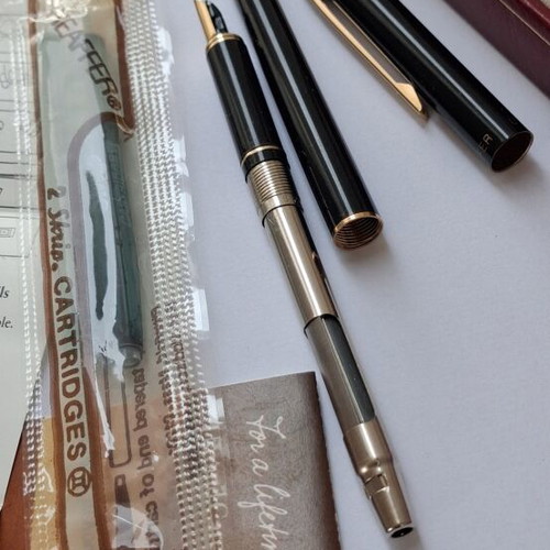 Sheaffer 18k Gold Pen new with box and spare parts