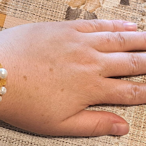 Vintage bracelet like new with pearls and rhinestones in gold color
