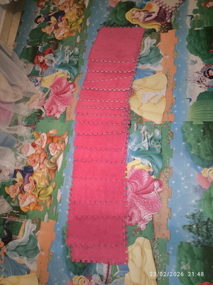 Fuzzy floor puzzle 16 pieces like new 30×30