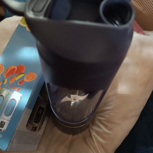Handheld juicer unused, rechargeable with USB