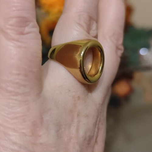 Gold ring new, stainless steel, size 8, circular design