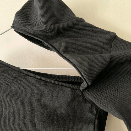 Women's long-sleeve ribbed blouse with turtleneck and shoulder cutout, new, size M