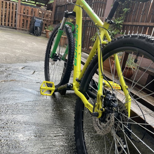 Merida mountain bike like new with 3 discs and 8 speeds