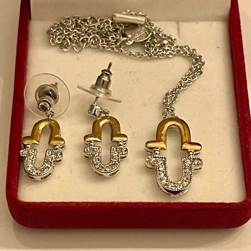 Necklace and earrings set new
