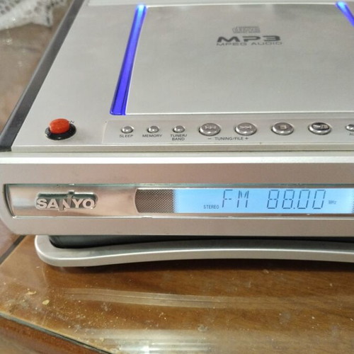 SANYO radio amplifier 2x40 watts, CD, auxiliary input