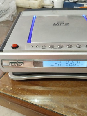SANYO radio amplifier 2x40 watts, CD, auxiliary input