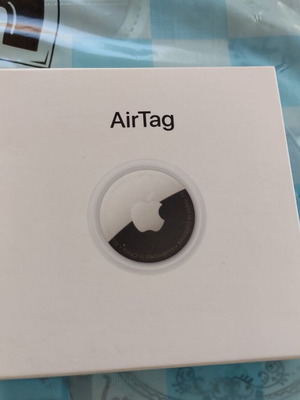 Apple AirTag tracker, sealed
