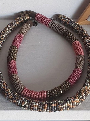 Choker necklace with beads like new, set of 2 colorful