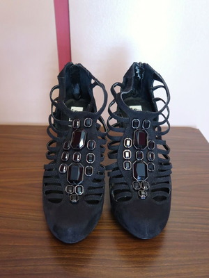 Stradivarius black suede pumps No37 like new with stones and straps