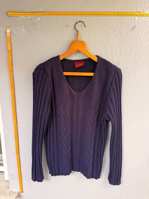 Golden women's knitted sweater purple like new, vintage style