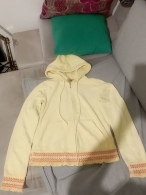 Juicy Couture ζακέτα medium μεταχειρισμένη, ανοιχτό κίτρινο με σχέδιο
