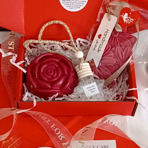 Gift Box Pink Rose Candle, Wardrobe Tablet & Car Diffuser