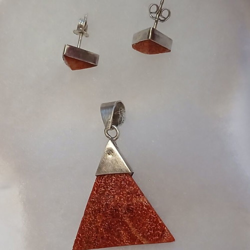 Silver 925 pendant and earrings set with coral and garnet, like new