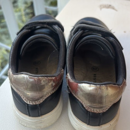 Tommy Hilfiger black leather sneakers used, size 29