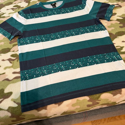 H&M T-shirt like new, size Small, multicolored green
