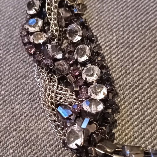Fashion jewelry necklace in silver tones like new