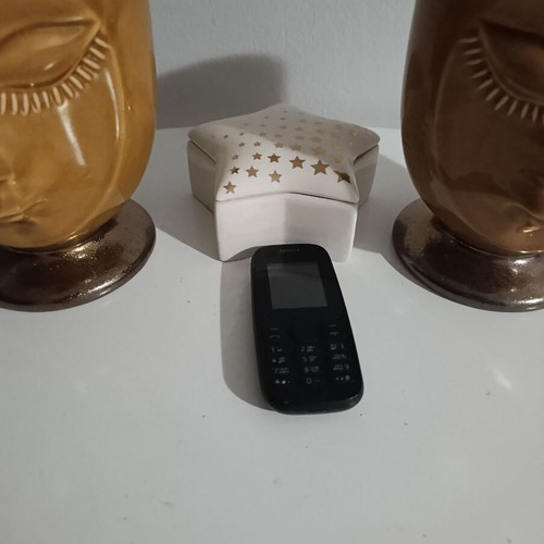 Nokia 105 Dual Sim Black like new with Greek menu