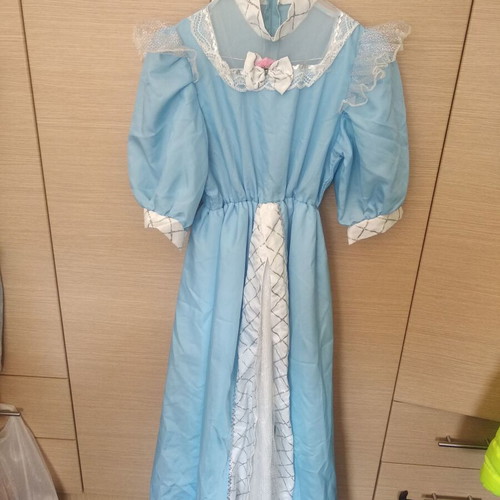 Carnival dress for children used, size 10-12 years with shiny details