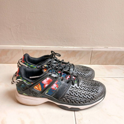 Adidas tennis shoes size 37 like new, black with colorful details
