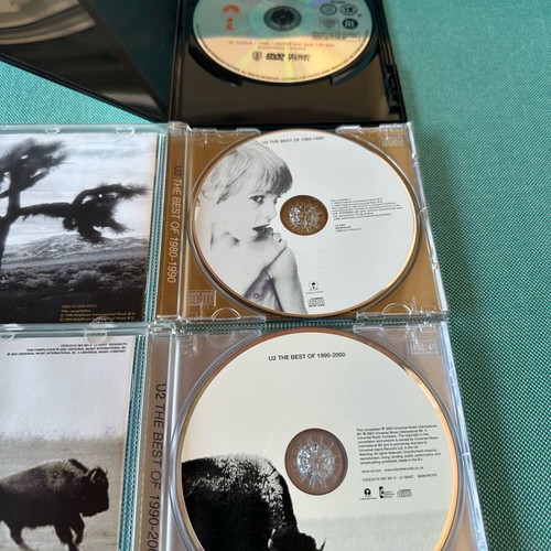 U2 pack 2 CDs and 1 DVD like new, rock