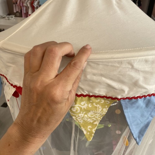 Mosquito net like new with cotton flags