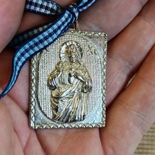 Silver-plated cradle icon