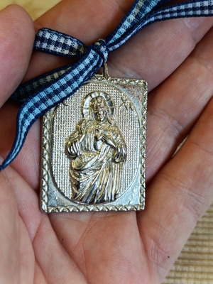 Silver-plated cradle icon