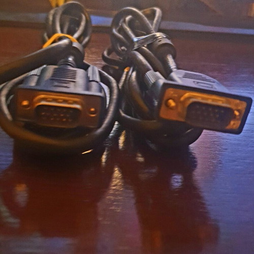 VGA cables like new, pack of 2 pieces