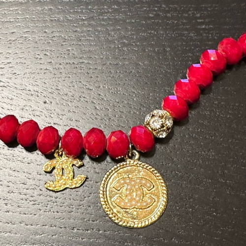 Necklace with red beads and gold-tone pendant with pearls like new