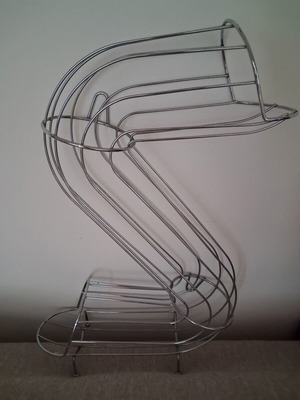 S-shaped fruit bowl, ideal for oranges