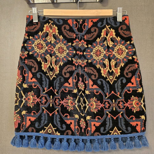 Zara mini Jacqaurd skirt with pom-poms like new, size Small