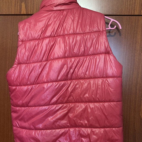 Red sleeveless puffer vest XS